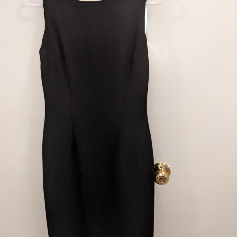 Maggy London black size 4 cut outs in back cute and darling